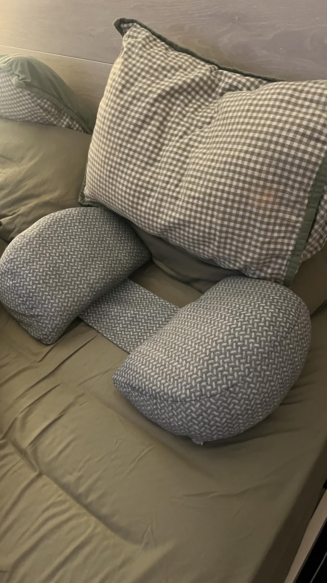 Momcozy Portable Pregnancy Pillow - Adjustable W Shaped Maternity Pillow customer photo 1