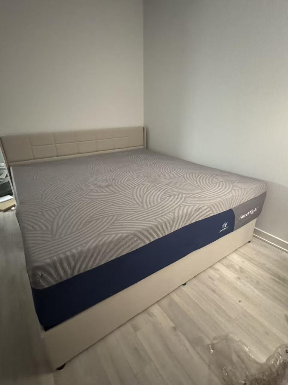Sweetnight CoolNest Queen Mattress, 14 Inch Cooling Memory Foam Mattress | Cool Night Sleep, 5-Zone Ergo Support for Pressure Relief, Enhanced Breathability, Medium Feel, CertiPUR-US Certified customer photo 2