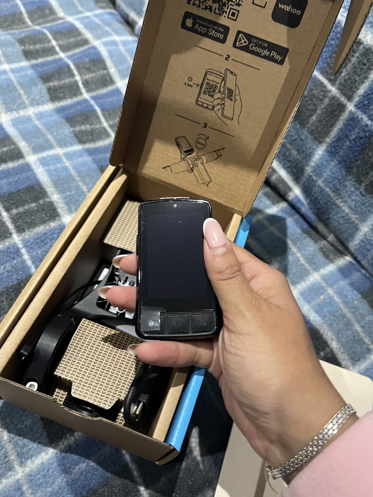 Wahoo ELEMNT Bolt V3 GPS Cycling/Bike Computer,Black customer photo 1