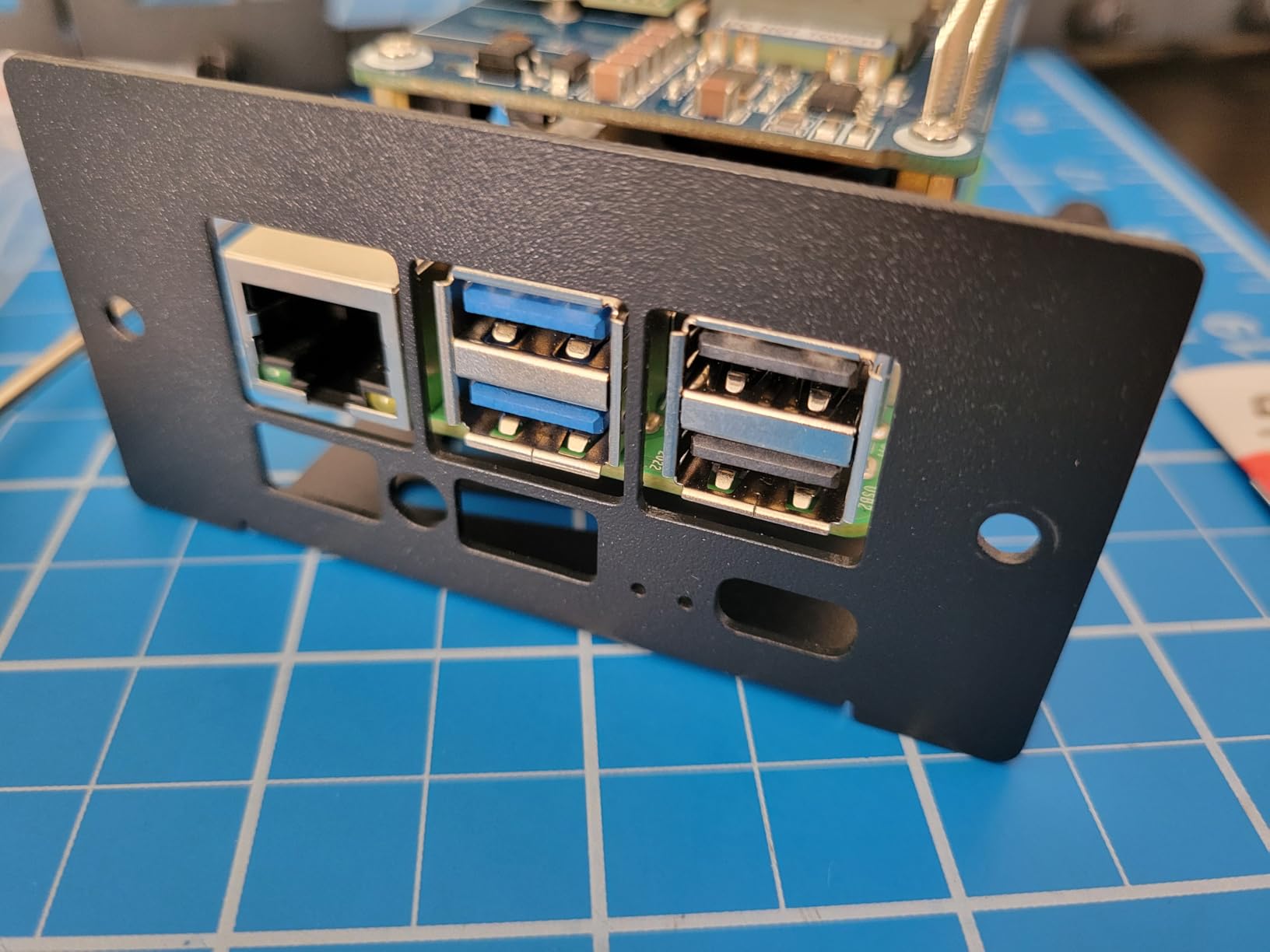 GeeekPi 19 inch 2U Rack Mount for Raspberry Pi 5/4B/3B+/3B, with Removable Front Brackets, Compatible with 19 inch Server Cabinets customer photo 1