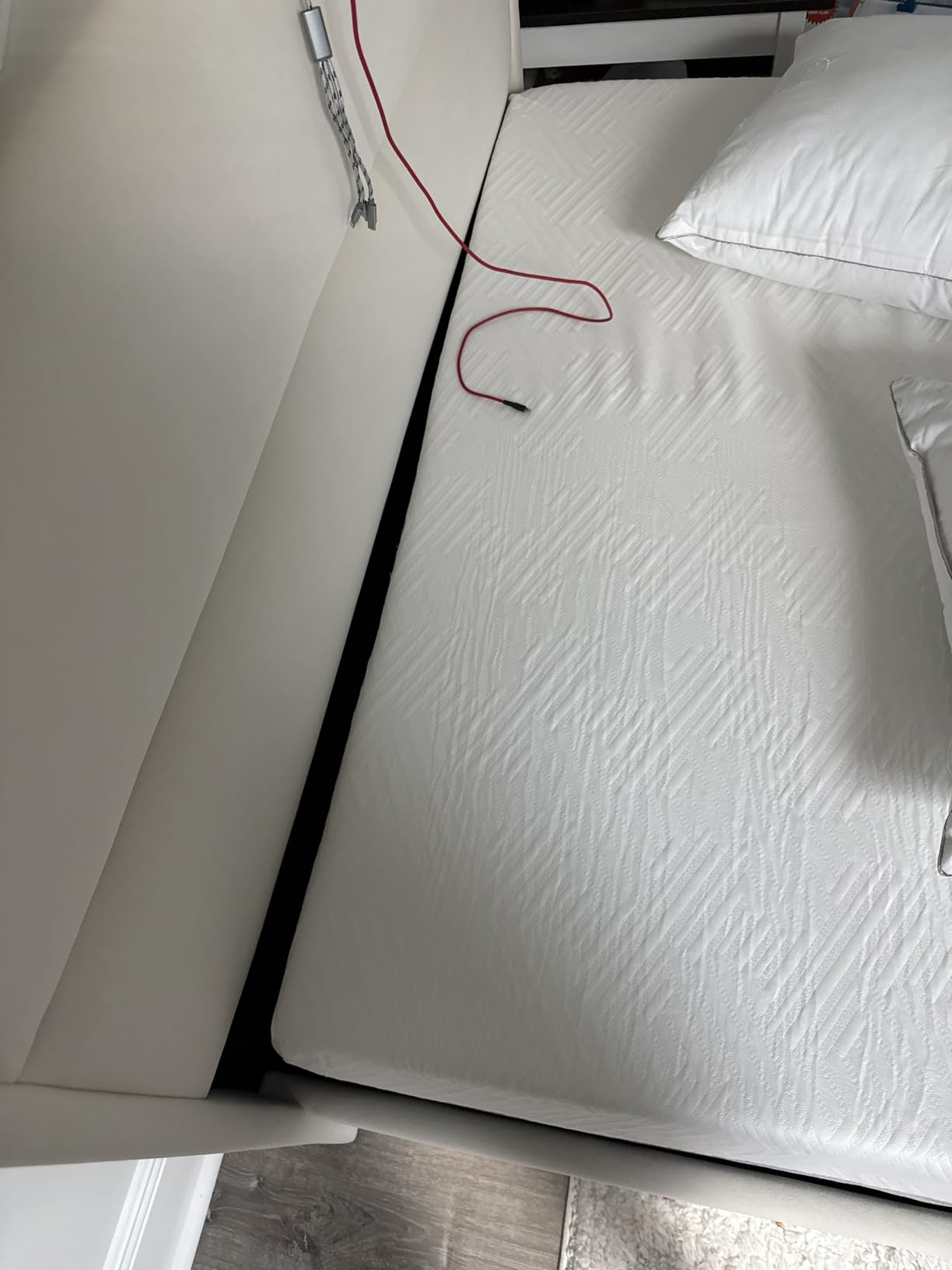 Novilla Mattress King Size 14 Inch, Gel Memory Foam Mattress King in a Box | Comfort Foam for Contour Support & Motion Isolation & Edge Support, CertiPUR-US Certified customer photo 2