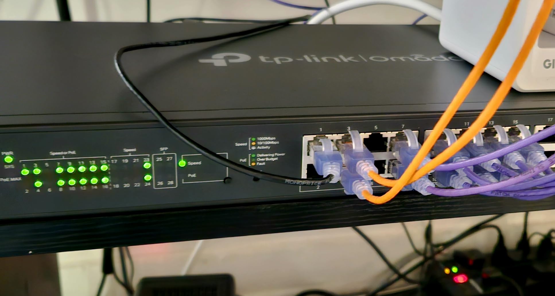 Omada SG2428LP, 24 Port Gigabit PoE+ Managed Switch | 16 PoE+ Ports, 8 Non-PoE Ports, 4 SFP Ports, 150W Budget, Fanless, L2 Managed, VLAN, ZTP, LAG, PoE Recovery, 5-Year Warranty customer photo 2