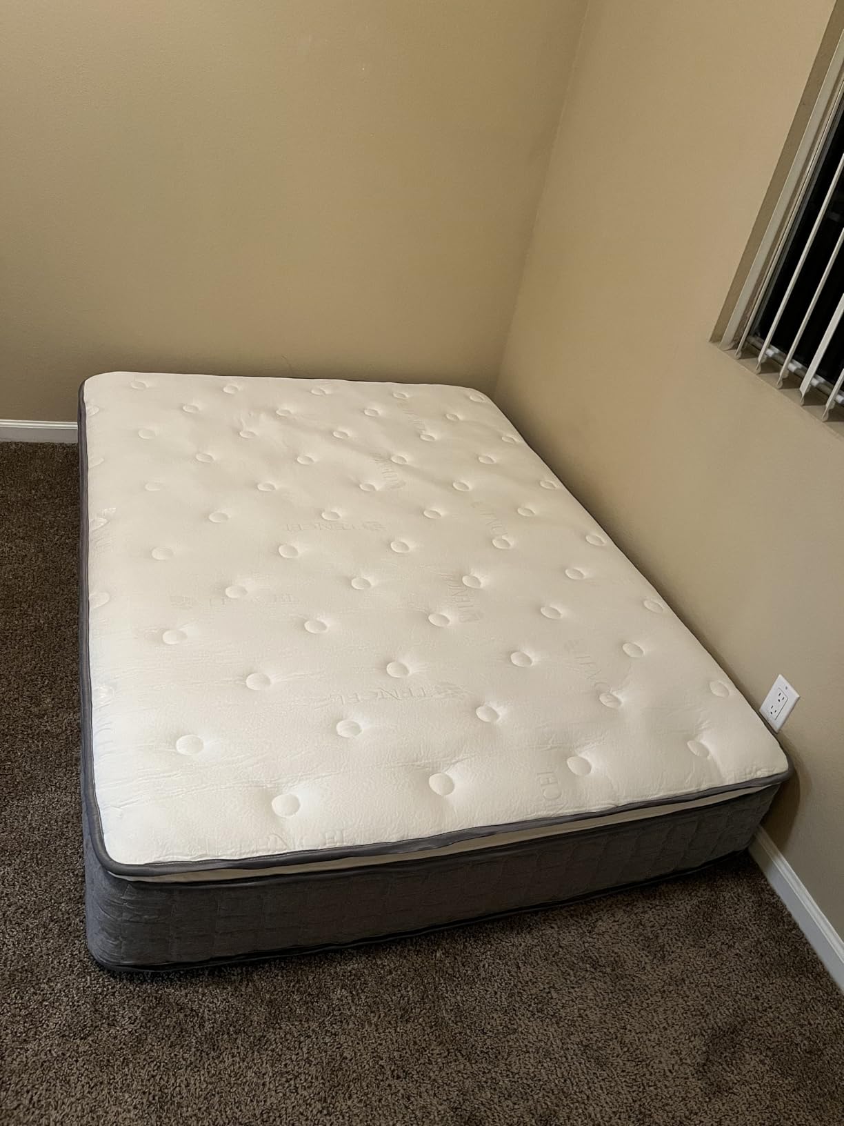 PUBPLON Mattress Queen Size, Medium Firm 12 Inch Mattress with Extra Lumbar & Shoulder Support, Hybrid Mattresses with Gel Memory Foam Pain Relief - Fiberglass Free - No Odor - 365 Night Trial customer photo 1