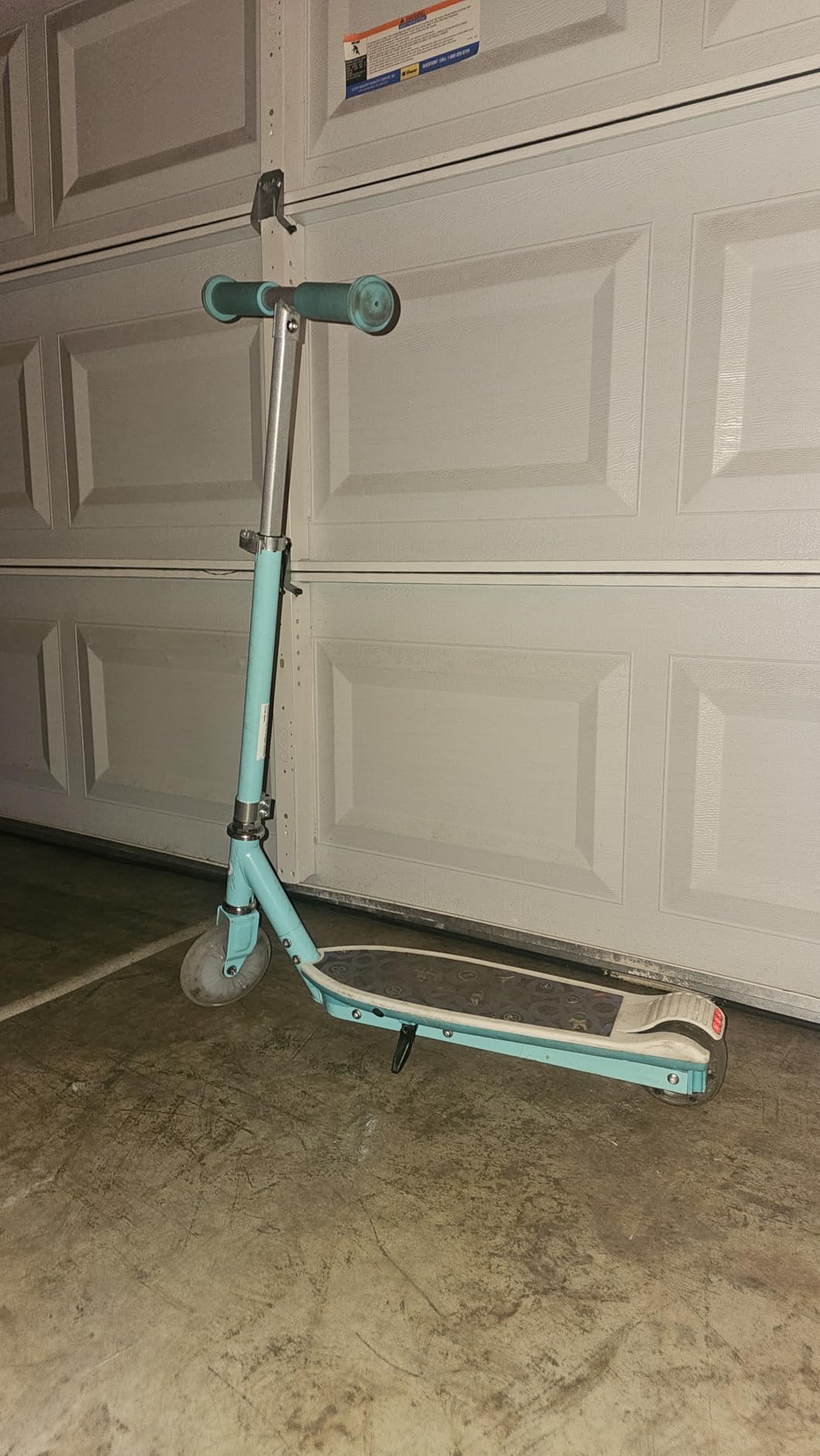 Gyroor KS2 Electric Scooter for Kids, 5 MPH, LED Light-Up Wheels, Ages 3-8 customer photo 2