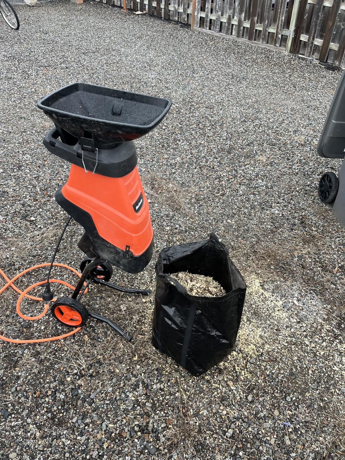 MAXLANDER Electric Leaf Mulcher/Shredder, 15 Amp 8400 RPM, 18:1 Ratio, Adjustable Dial, with Goggles, Leaf Scoops/Gloves, 20 Cutting Lines-Portable Garden/Yard Grinder & Chipper for Wet/Dry Leaves customer photo 1