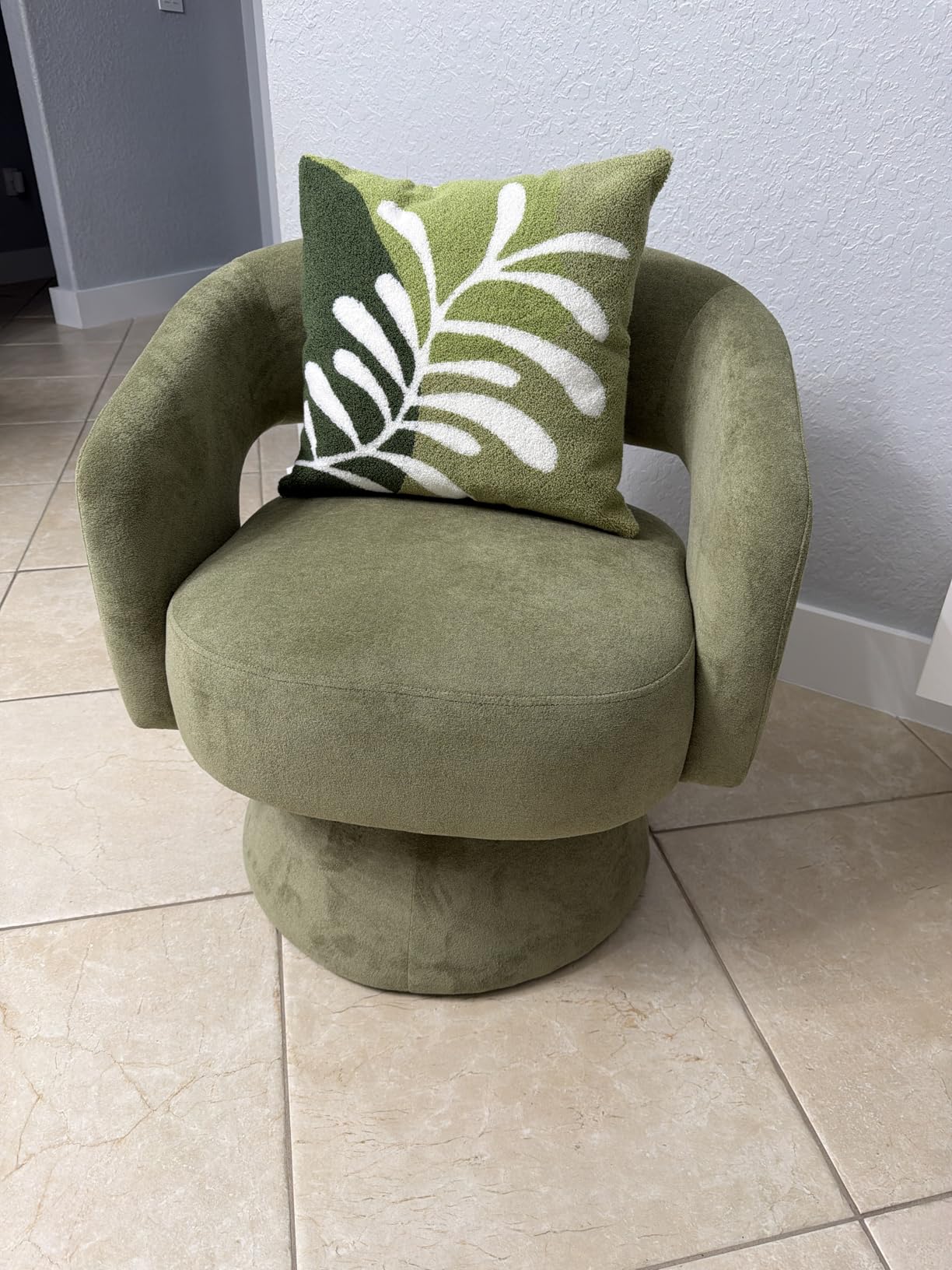 INZOY Swivel Barrel Chair with Velvet Fabric, Swivel Accent Chair with Thickened Soft Cushion, Comfy Round Swivel Chair for Living Room Bedroom, Beige customer photo 2
