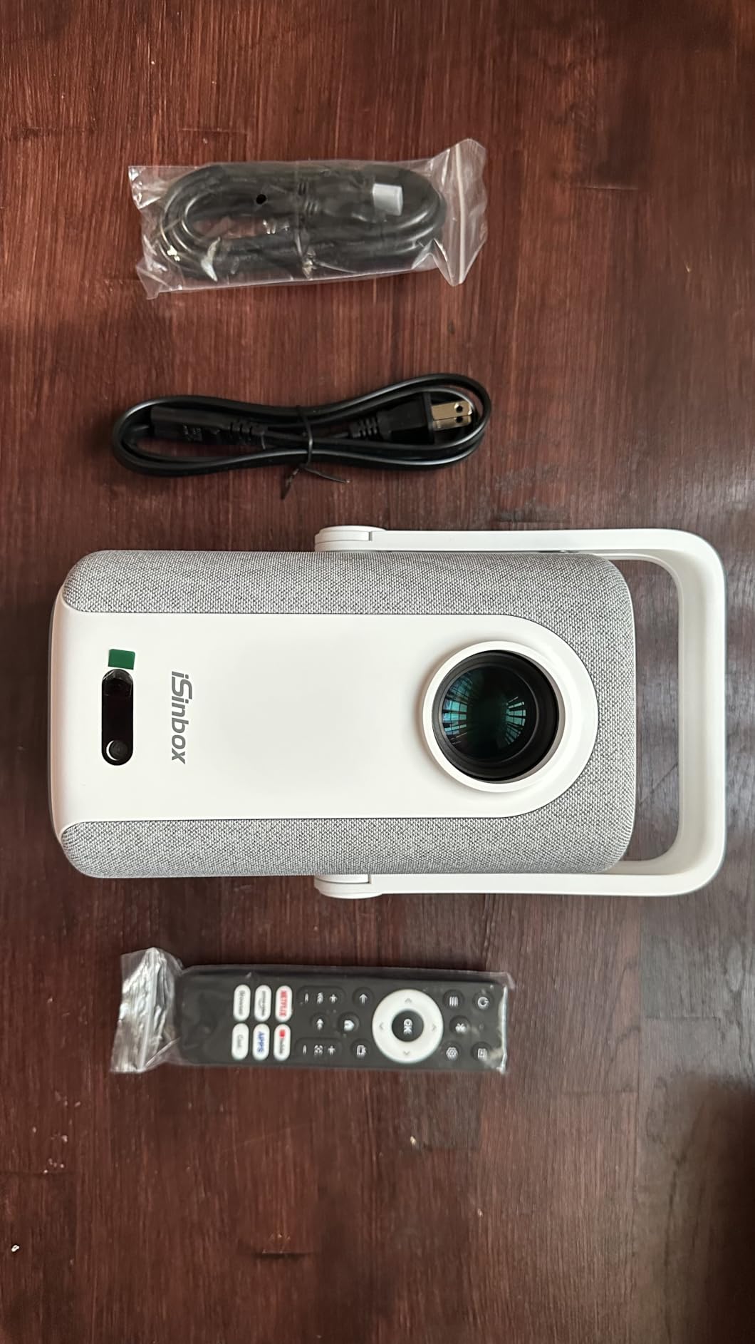 iSinbox Short Throw Projector 4K, Now with Netflix, Auto Focus, 40W Dolby customer photo 1