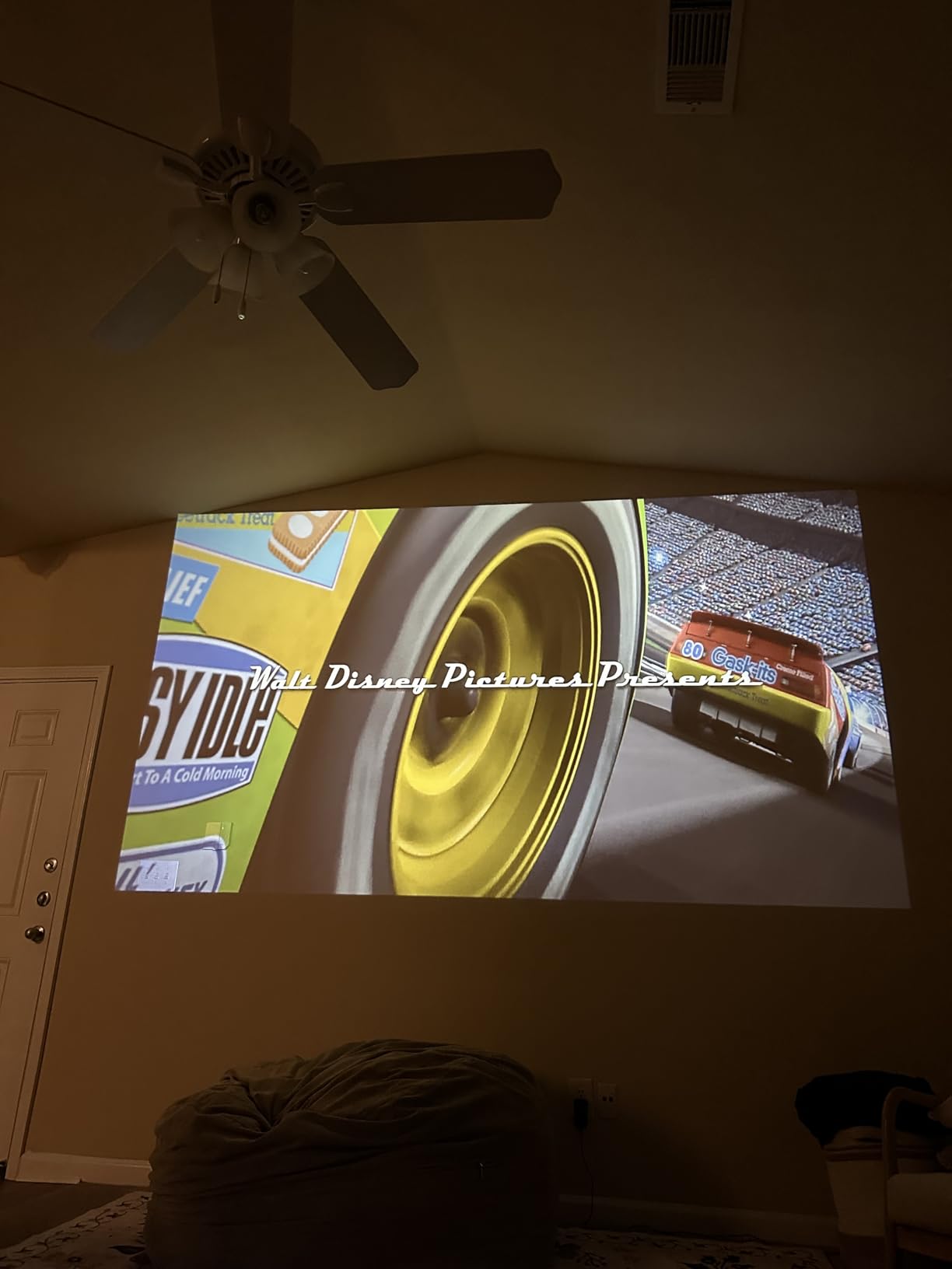 XGIMI Vibe One Battery Powered 1080P Smart Portable Projector (Cloud Ash) customer photo 2