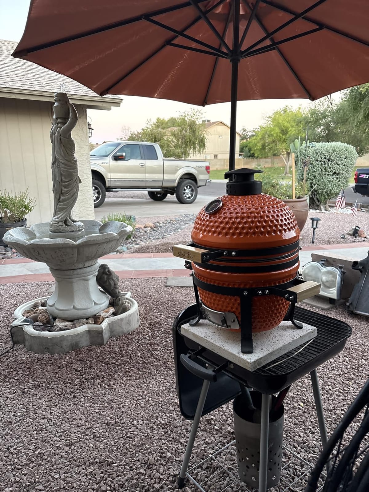 London Sunhine 13-Inch Ceramic Kamado Grill, Waterproof Vent Cap, Red customer photo 1