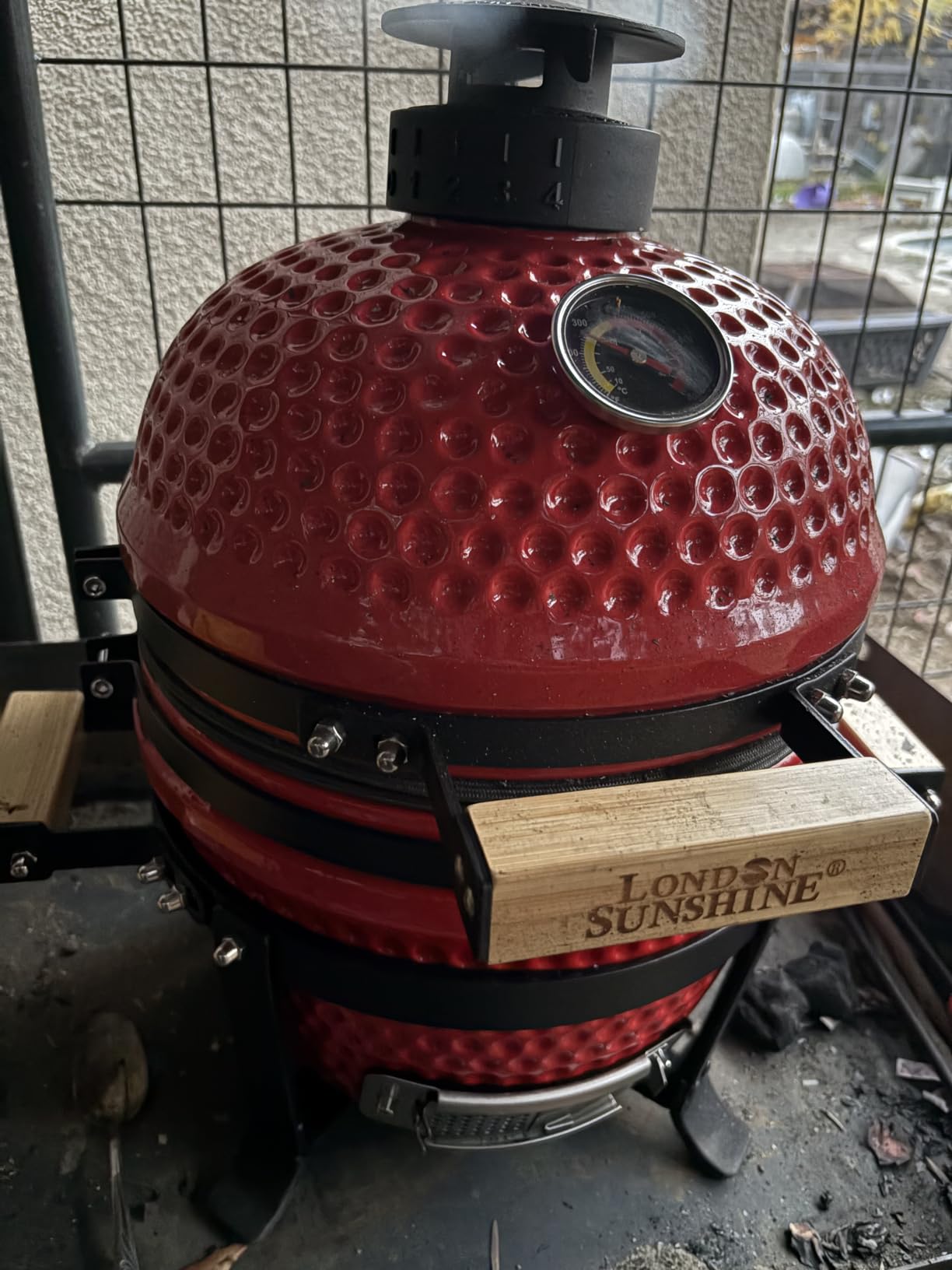 London Sunhine 13-Inch Ceramic Kamado Grill, Waterproof Vent Cap, Red customer photo 2