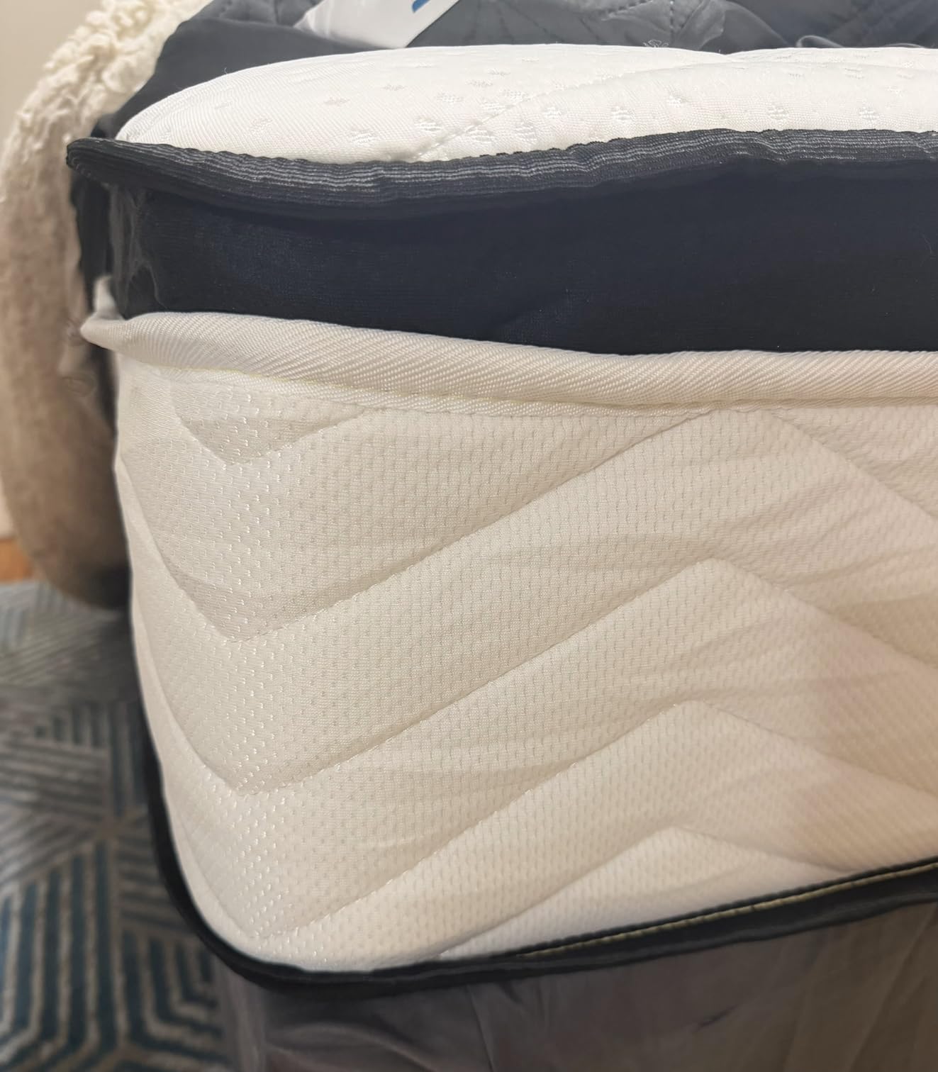 Queen Mattress 12 Inch, Cooling Hybrid Bed in a Box, 7-Zones Individual Pocket Spring, Mattress Queen for Back Pain Relief & Motion Isolation, Fiberglass-Free, CertiPUR-US, 365-Night Trial customer photo 2