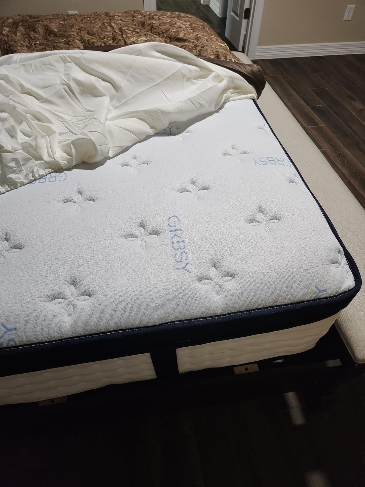 14 Inch Queen Mattress, Upgraded 7-Zone Support Hybrid Queen Size Mattress In A Box with Cooling Gel Memory Foam & Pocket Coils for Back Pain Relief, 365-Night Trial, Motion Isolation, Medium Firm customer photo 2