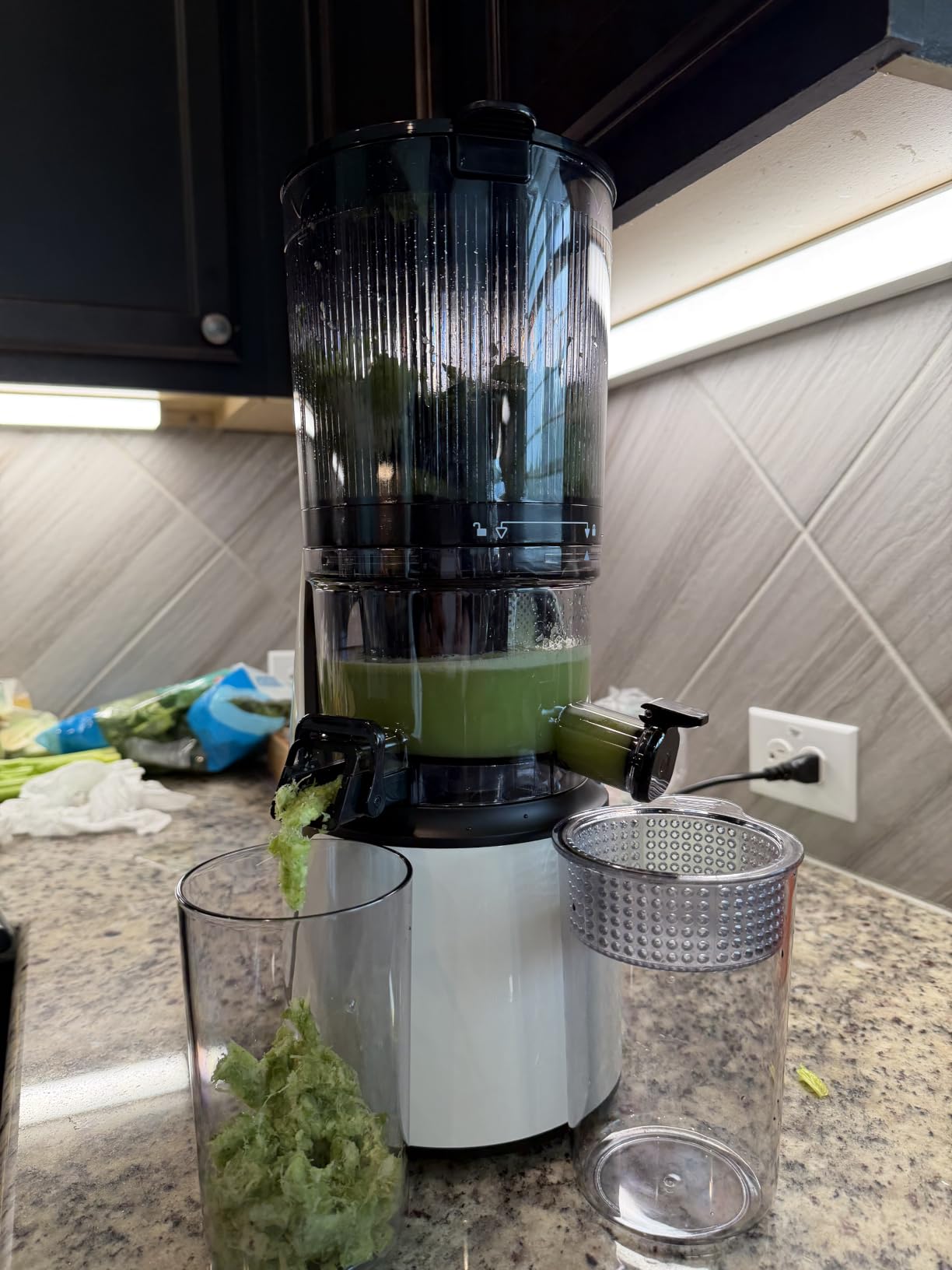 EanOruus Juicer Machines, 3-in-1 Cold Press Juicer, Bright White customer photo 2