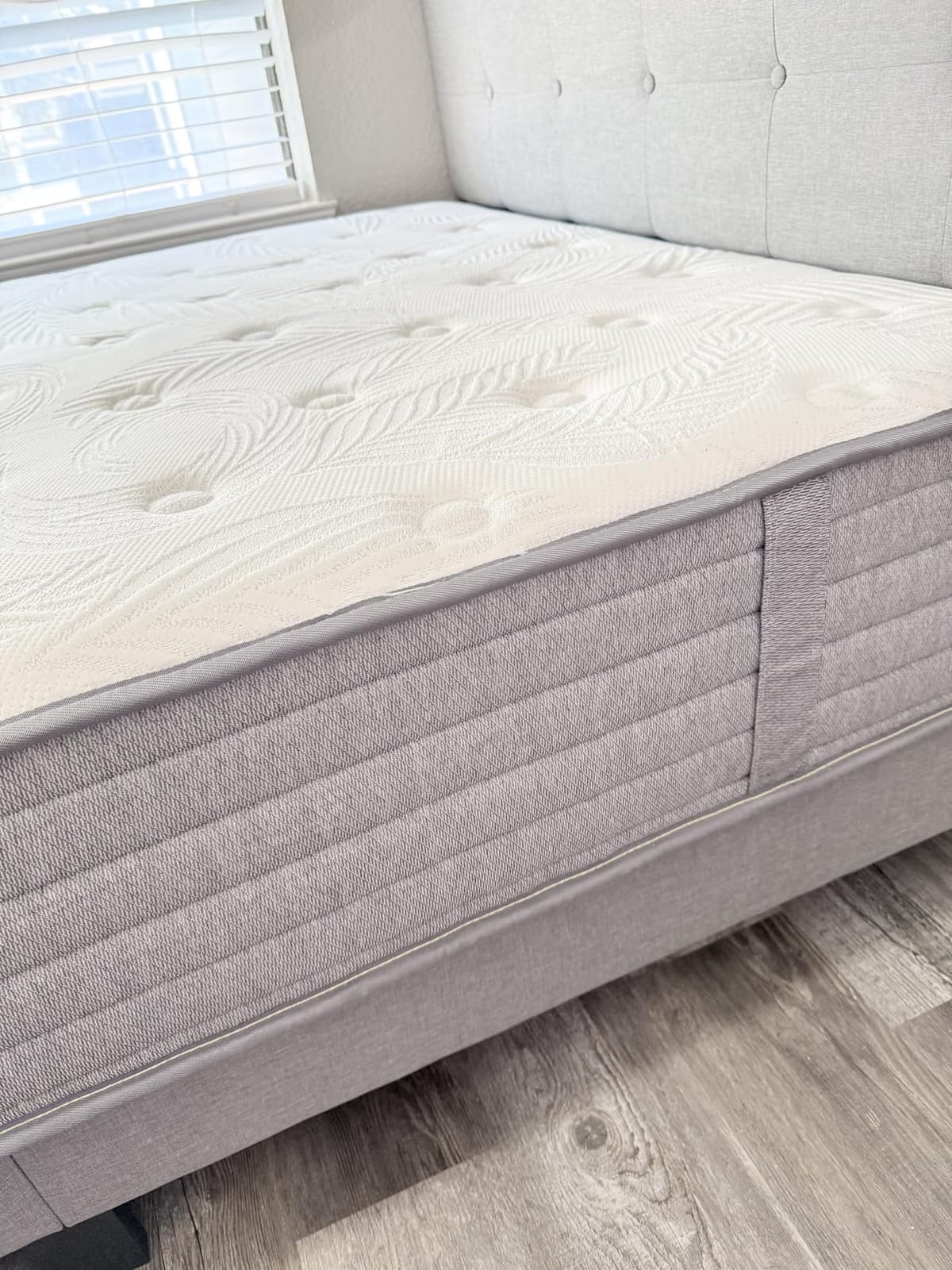 KOW Queen Mattress, 12 Inch Memory Foam Mattress Queen Size Mattresses in a Box with Washable Removable Cover, Medium Firm, Fiberglass Free, Made in USA & CertiPUR-US Certified customer photo 2