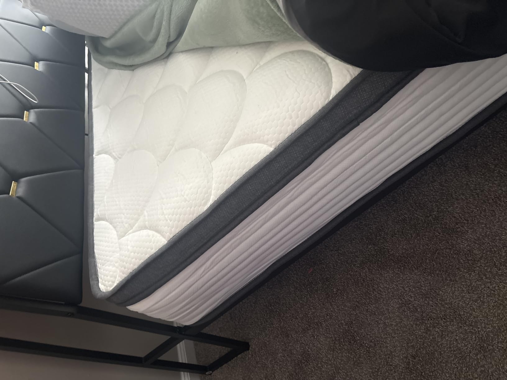 [New Version] 12 inches Hybrid Mattress Queen Size, Cooling-Gel Memory Foam & Pocket Springs, Firm Support for Back Pain Relief, Motion Isolation, CertiPUR-US Certified, Bed in a Box customer photo 1