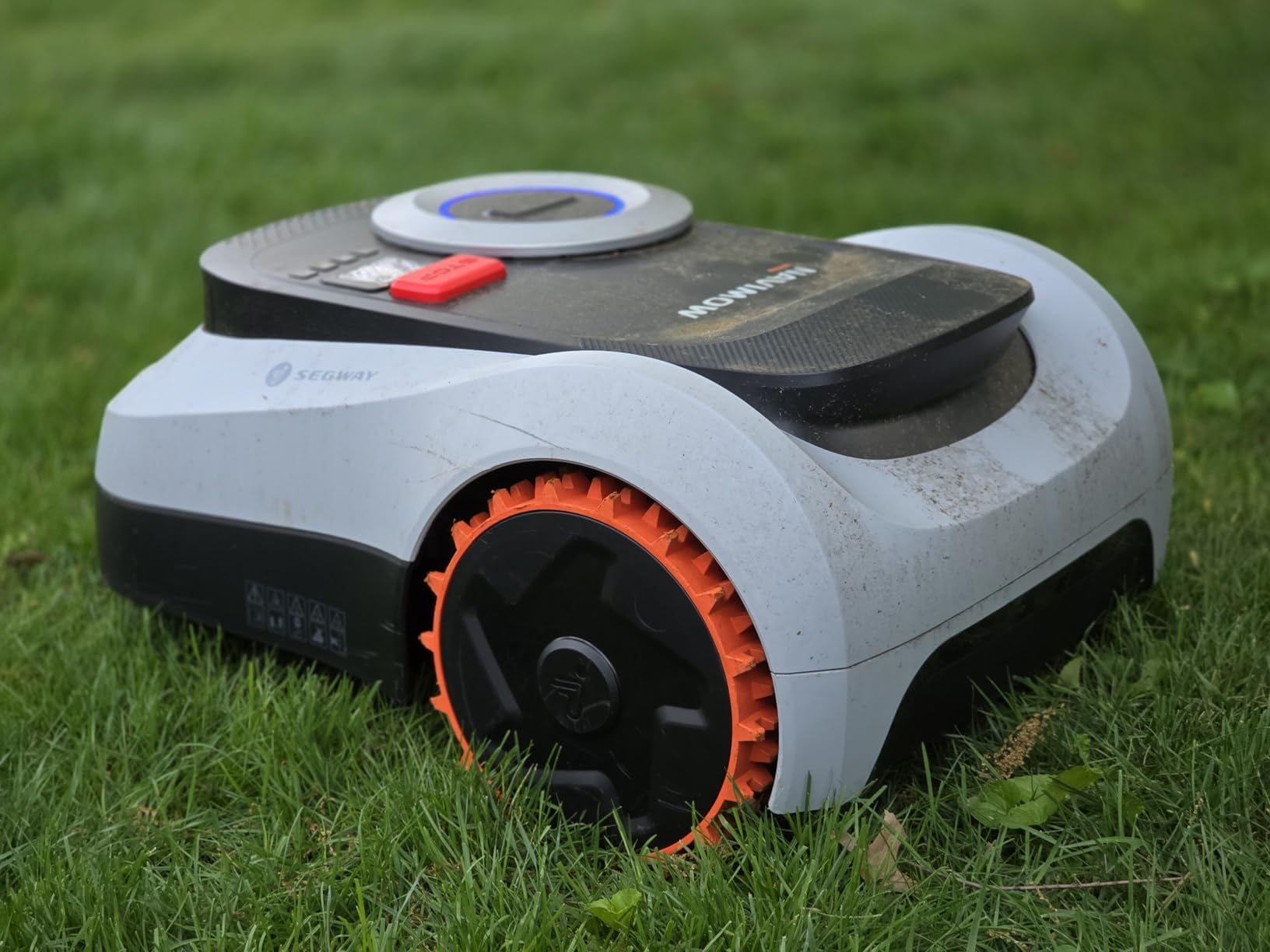 Segway Navimow i215 LiDAR Robot Lawn Mower, Wire Free Robotic Lawn Mower for 0.37 Acre, LiDAR & Vision Dual Fusion, Auto Mapping, Off-Road Wheels for 45% Slopes, Quiet 59 dB(A) Mowing customer photo 1