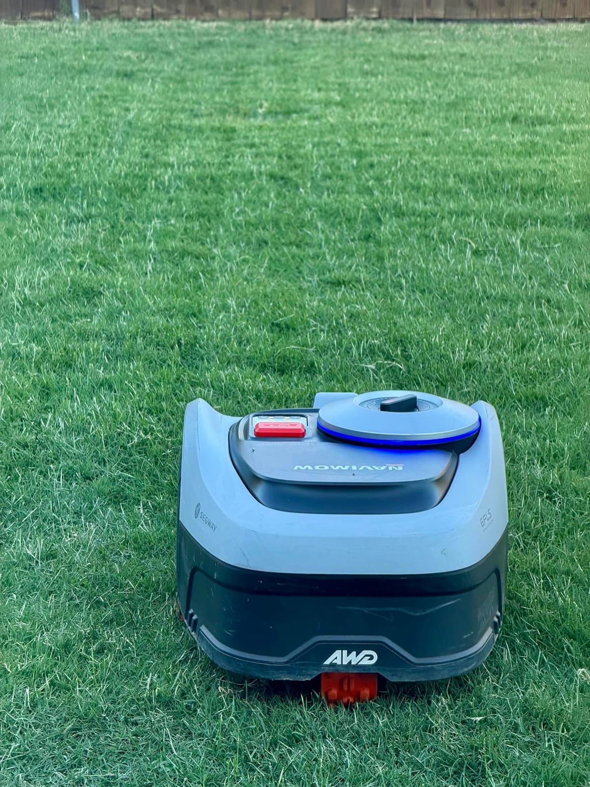 Segway Navimow i215 LiDAR Robot Lawn Mower, Wire Free Robotic Lawn Mower for 0.37 Acre, LiDAR & Vision Dual Fusion, Auto Mapping, Off-Road Wheels for 45% Slopes, Quiet 59 dB(A) Mowing customer photo 2