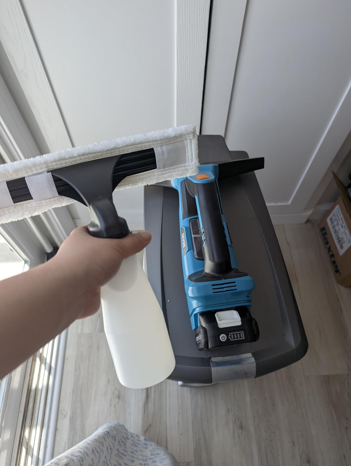 SEESII Cordless Window Vacuum Squeegee 2X 2000mAh for Glass Window customer photo 2