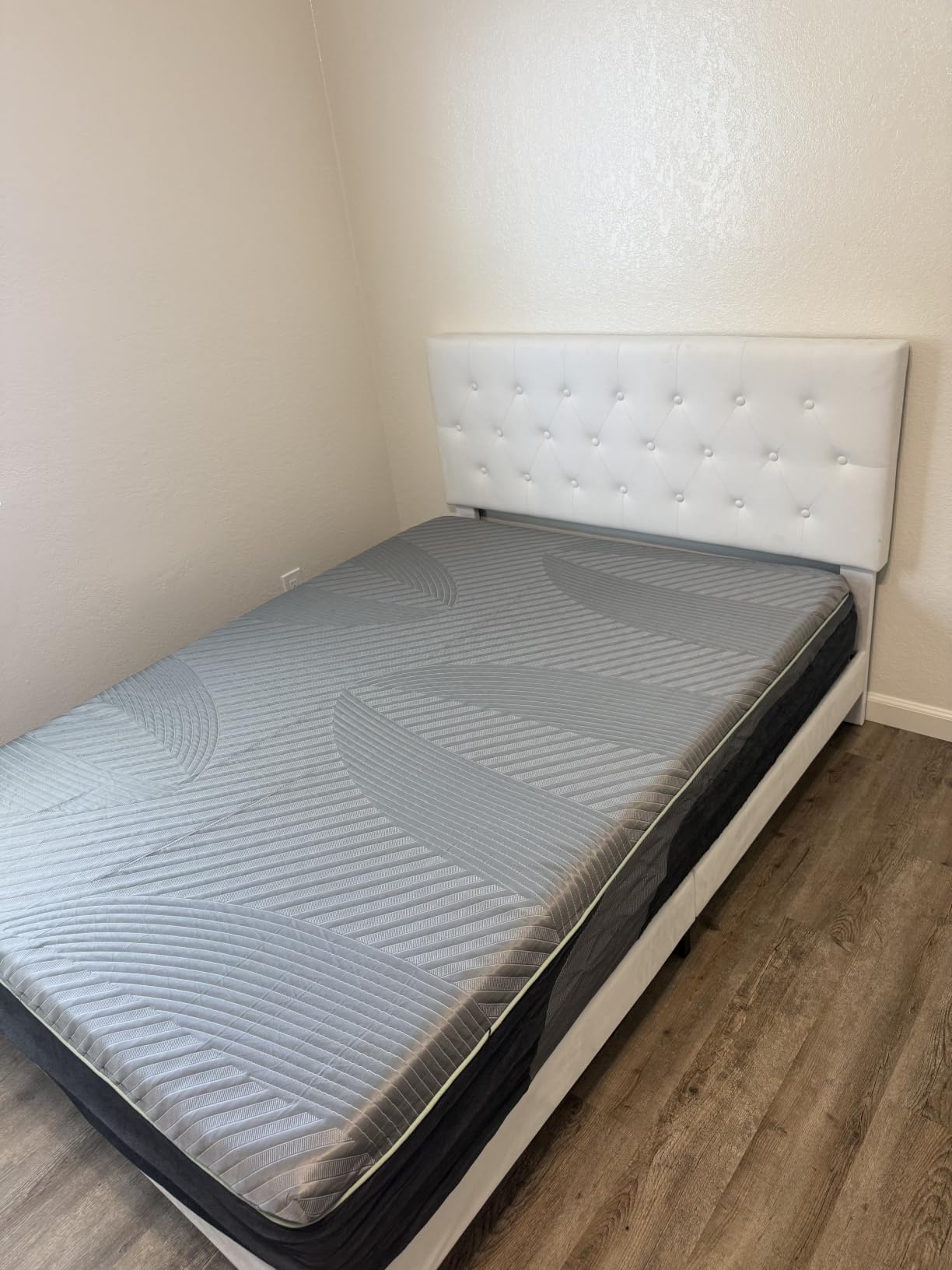 Novilla AiryFlow 12 Inch King Mattress, King Size Gel Memory Foam Mattress | for Cool Night & Spinal Alignment, Pressure Relief & Motion Isolation, Green Tea-Infused, CertiPUR-US Certified, Medium Firm customer photo 1