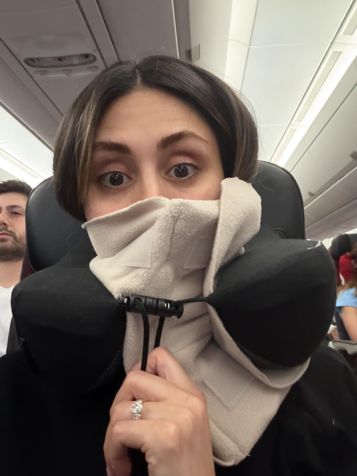 Travel Pillow Original 2.0 - Scientifically Proven Super Soft Travel Pillow with Premium Head & Neck Support - for Airplane Travel - Machine Washable - Lightweight & Compact - Jet Black customer photo 2
