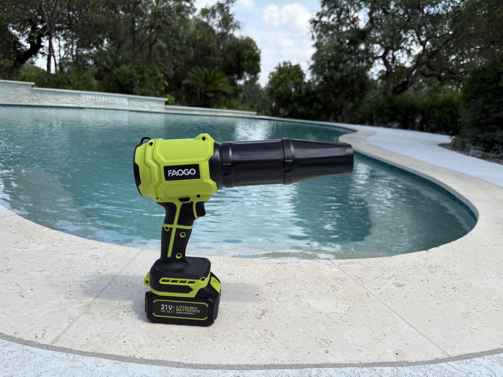 YUQUESEN Cordless Leaf Blower, 980,000 RPM Handheld Leaf Blower with 2 Batteries & Charger, Lightweight Leaf Blowers for Patio, Lawn, Leaves, Dust - Bright Green customer photo 1