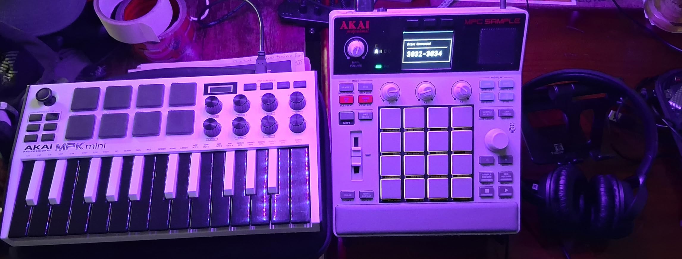 Akai Professional MPC Sample Portable Sampler | Standalone, Rechargeable Battery, USB-C, Speaker, Microphone, for Sampling, Sequencing and Music Production customer photo 2