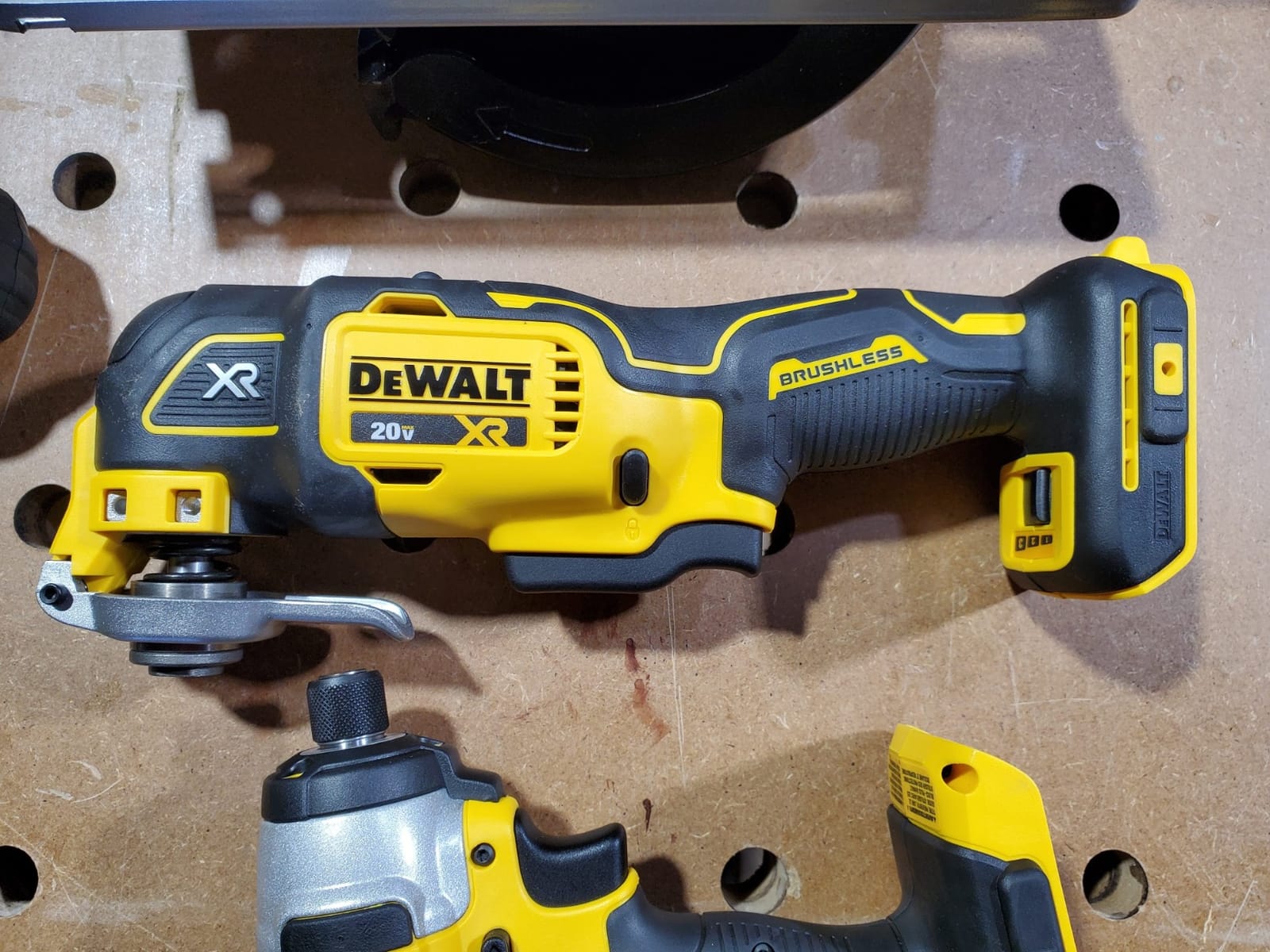 DEWALT 20V MAX 5-Tool Power Tools Combo Kit, Includes 1/2 Cordless Drill,1/4 Impact Driver, Reciprocating Saw, Circular Saw, Oscillating Tool, 5Ah Battery and Charger (DCK540D1) customer photo 2