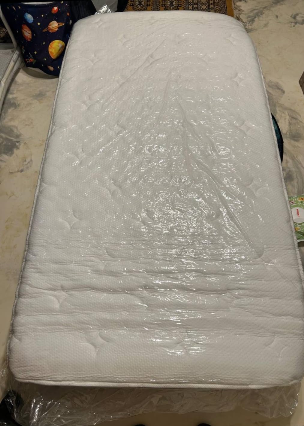 12 Inch Queen Size Mattress in A Box, Medium Firm Mattress of Cooling Gel Memory Foam & Individual Pocket Coils for Motion Isolation & Pressure Relief, CertiPUR-US Certified customer photo 1