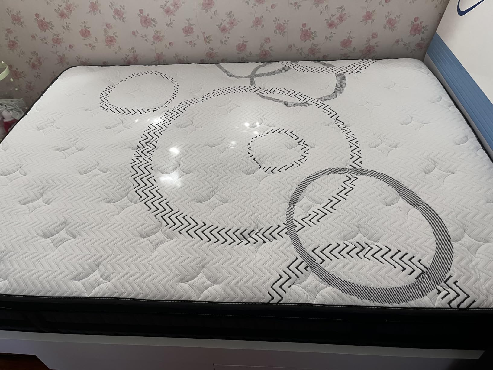 Extra Firm King Size Mattress 10 Inch - Firm Hybrid King Mattress for Supportive Pressure Relief Cooling Gel Memory Foam & Pocketed Coils Fiberglass-Free CertiPUR-US Certified customer photo 1