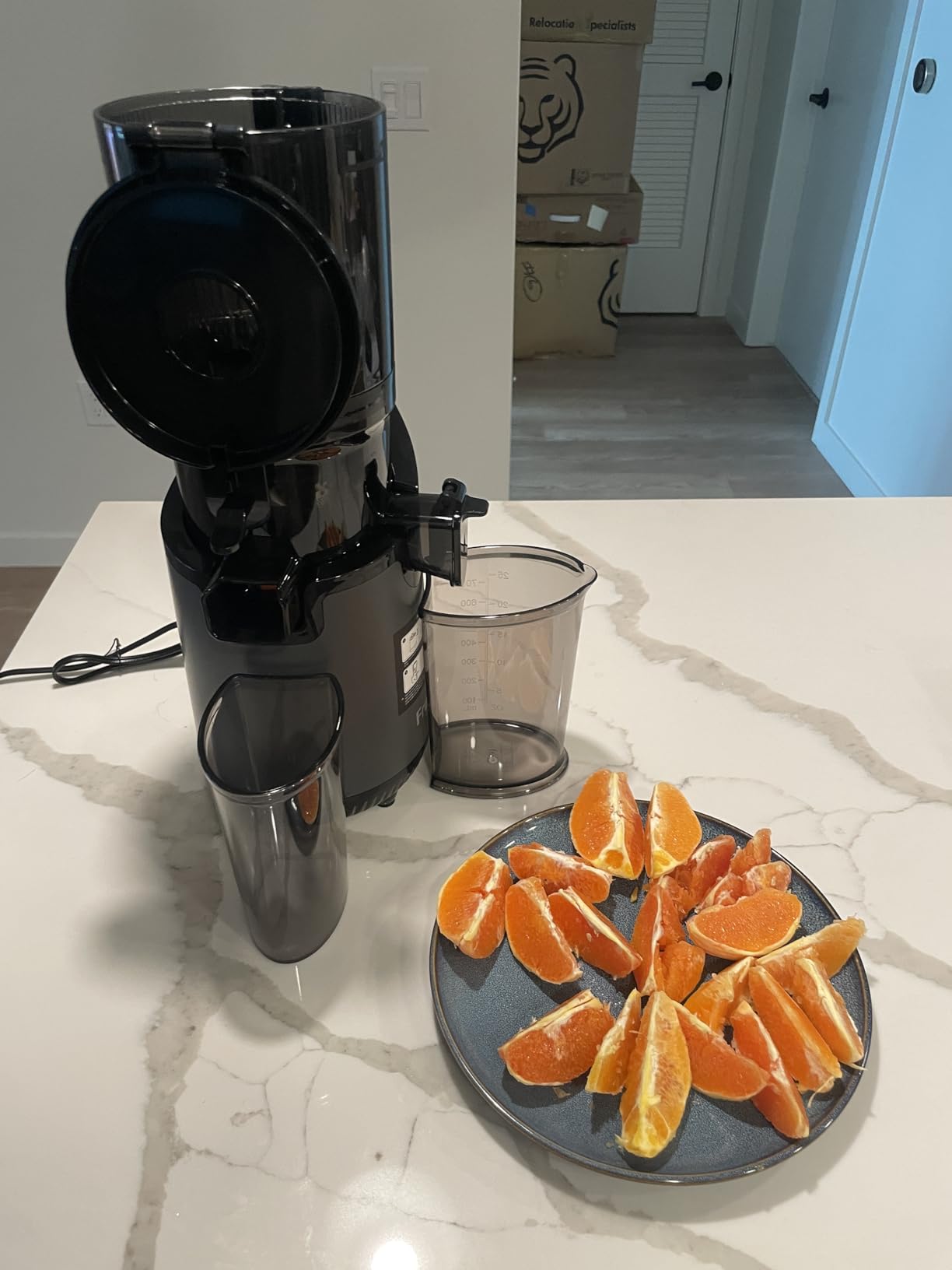 Juicer Machines,Fretta Cold Press Juicer Machines with Wide Mouth Feed Chute,Fit Whole Fruits & Vegetables,Easy to Clean Compact Juicer,Black customer photo 2