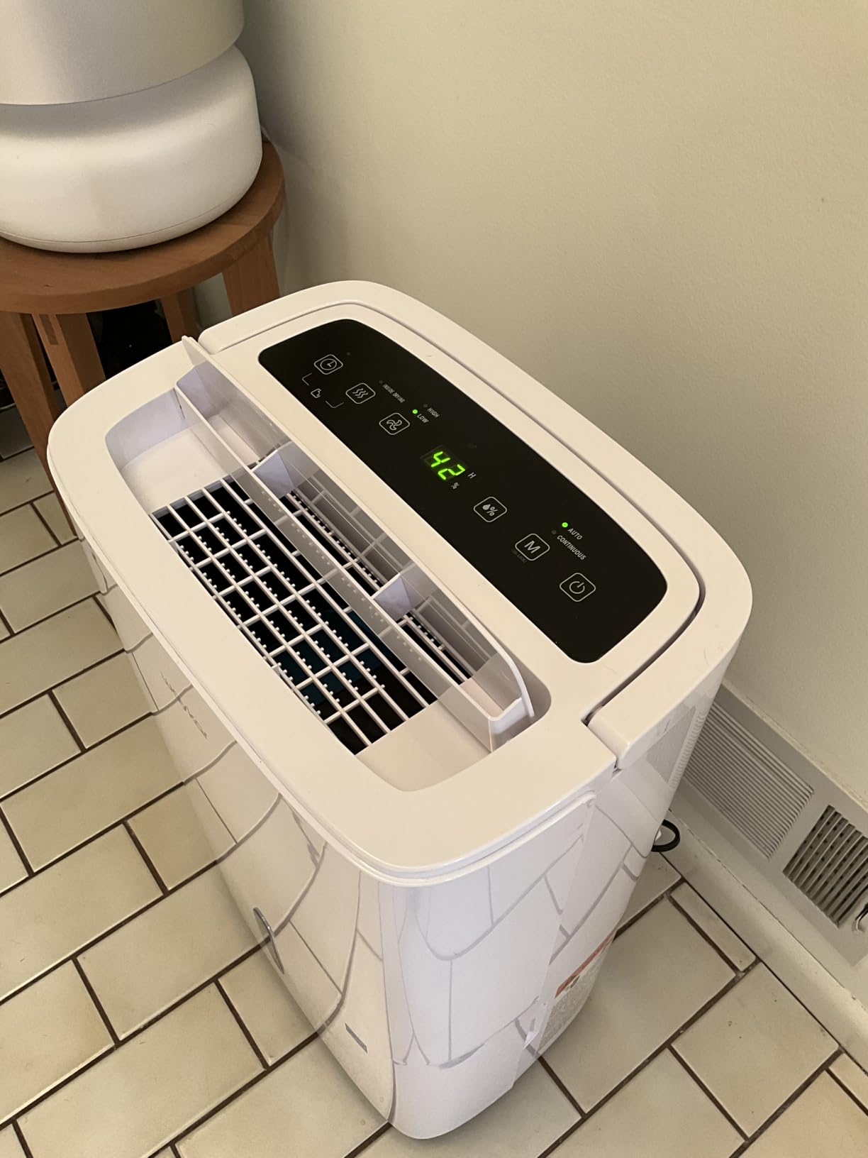 Waykar 34 Pints 2025 Most Efficient Energy Star Dehumidifier for Home & Basement, Ideal for Spaces up to 2,000 Sq. Ft. with Auto or Manual Drainage, 0.62-Gallon Water Tank customer photo 1