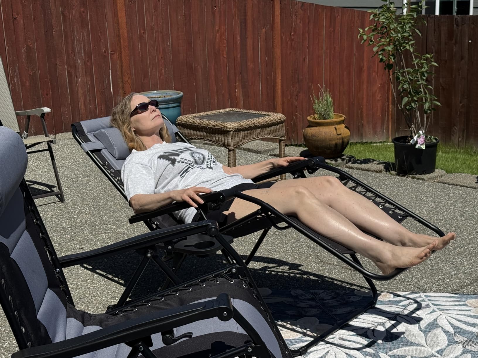 Sweetcrispy Zero Gravity Chairs Set of 2, Outdoor Folding Reclining Lounge Chair with Cup Holder Tray & Adjustable Pillow, Portable Camping Beach Patio Poolside Lawn Yard Chair, Classic Blue customer photo 1