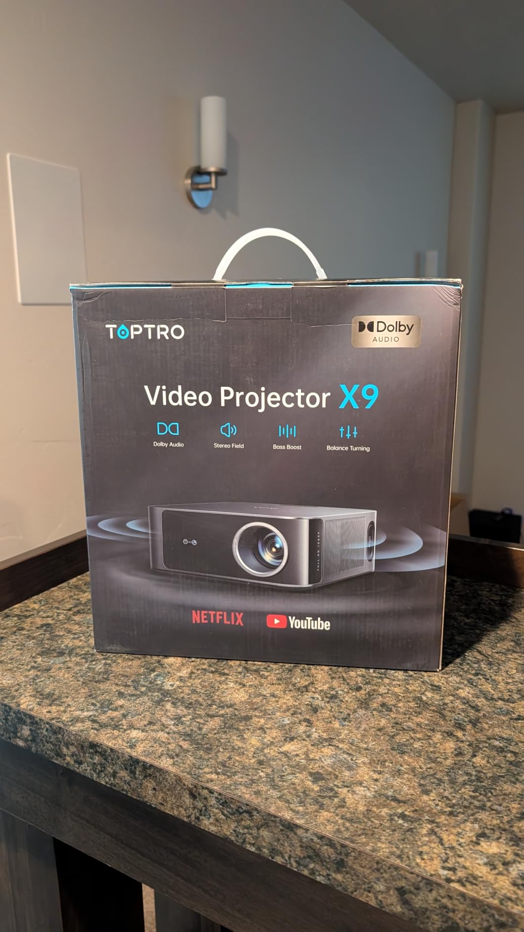Outdoor-Projector-4K [VIDAA Live TV/40W Dolby/920 ISO] with WiFi6 and Bluetooth Compatible with Netflix, Smart Projector, AI Voice Control & Auto Focus, HDR10, Movie Proyector for Ceiling Home Theater customer photo 1