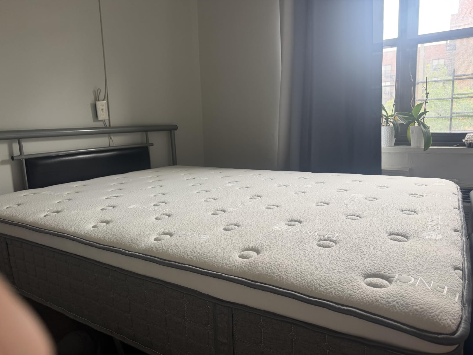 Queen Mattress 12 Inch, Medium Firm Feel, Queen Size Mattresses in Box, Individually Pocket Coils for Motion Isolation, Cooling & Comfortable Sleep with Gel Foam, CertiPUR-US Certified customer photo 2