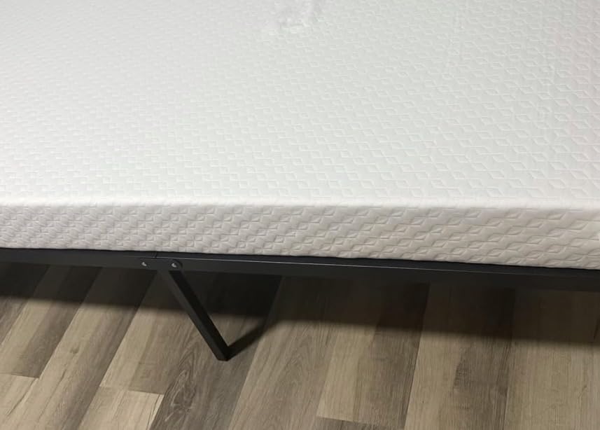 Novilla King Gel Memory Foam Mattress 10 Inch for Pressure Relief | 10 Inch Mattress for Spine Alignment, Cool Night Sleep & Motion Isolation, Zoned Support & CertiPUR-US Certified Foams, Green customer photo 1