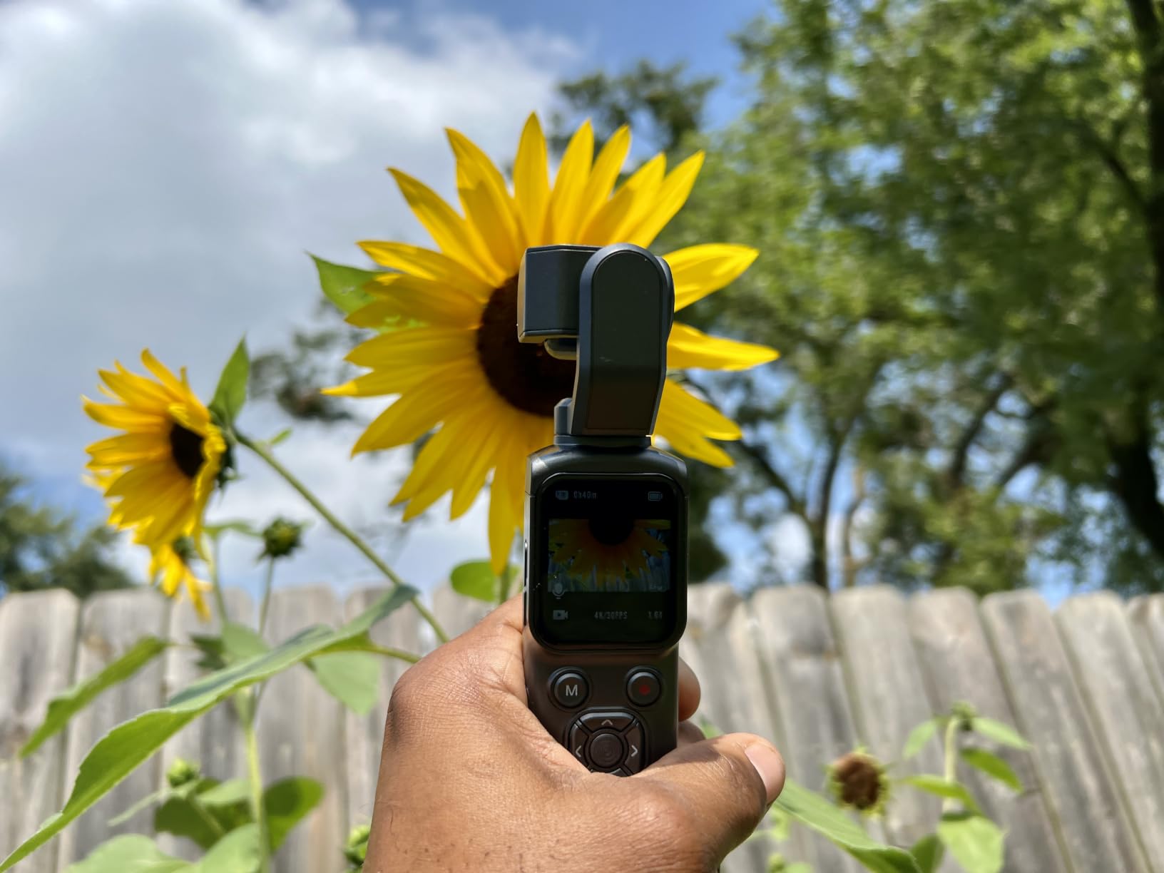 4K Vlogging Camera, Pocket Digital Camera, 330° Rotating Lens customer photo 1