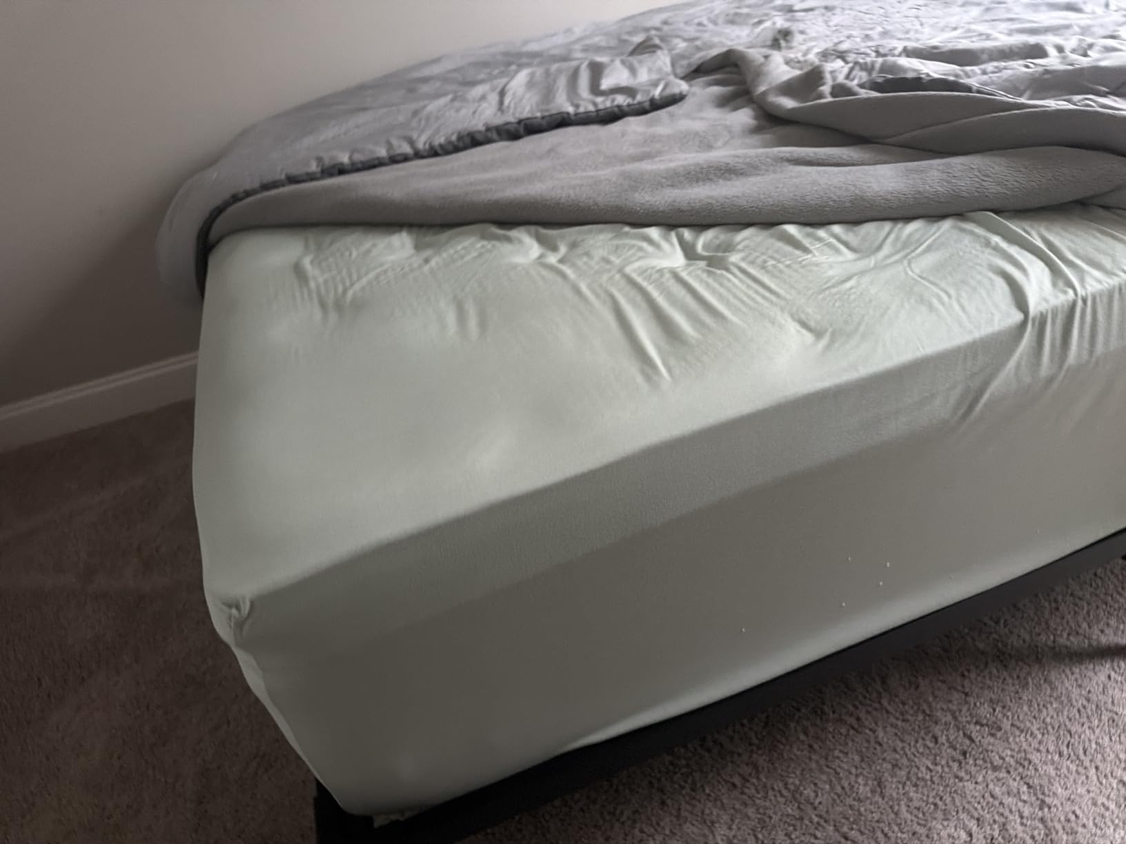 Queen Mattress, 12 Inch Hybrid Queen Mattress in a Box, Medium Firm Memory Foam Mattress, with Individual Pocket Springs, Upgrade Zoned Support, Motion Isolation&Pressure Relief, CertiPUR-US customer photo 1