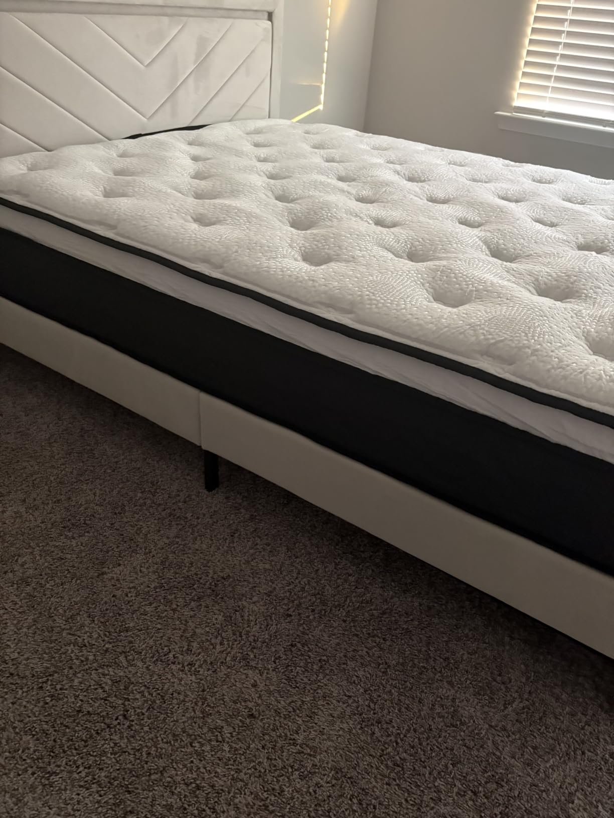 Queen Mattress, 12 Inch Hybrid Queen Mattress in a Box, Medium Firm Memory Foam Mattress, with Individual Pocket Springs, Upgrade Zoned Support, Motion Isolation&Pressure Relief, CertiPUR-US customer photo 2
