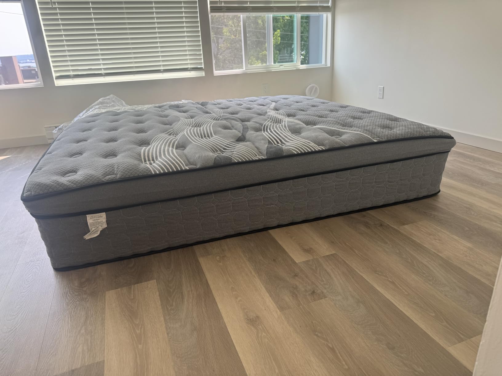 King Size Mattress 14 Inch, Upgraded Luxury Hybrid King Mattress in a Box | Hotel-Level Design, Cooling Gel Memory Foam & Zoned Pocket Spring, Back Pain Relief, Edge Support, Certified Safe, 365-Trials customer photo 1