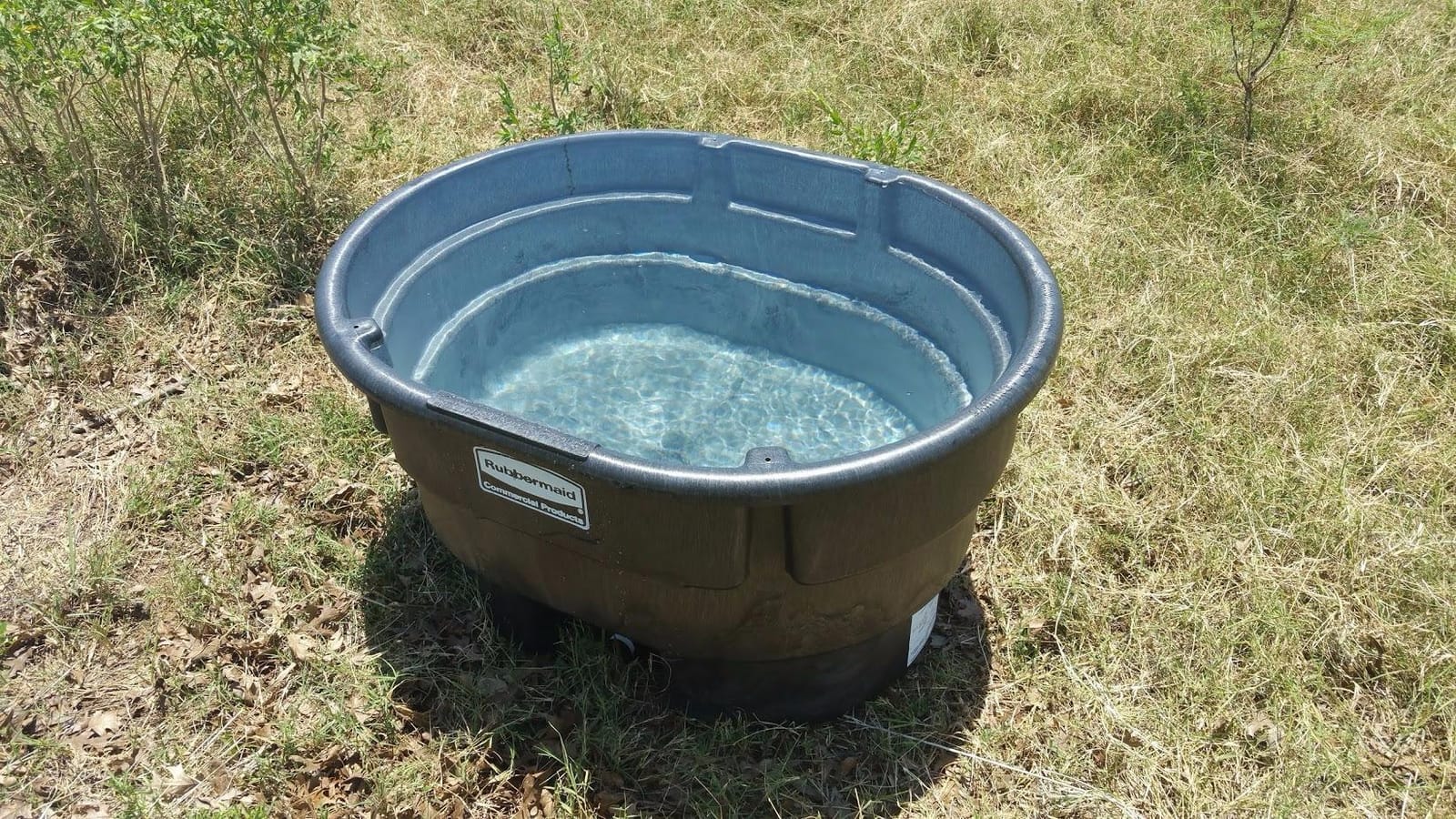 Rubbermaid Commercial Products Stock Tank, 70-Gallons, Structural Foam, Heavy Duty Container, for Livestock/Animal/Cattle Feed & Water, Outdoor Homemade Pool/Hot Tub/Bathtub, & Pet Cleaning/Dog Wash customer photo 1