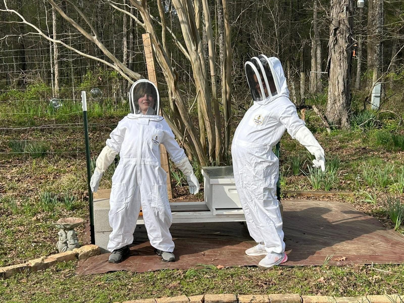 Bee Suit with Fencing Veil and Gloves – Large customer photo 1