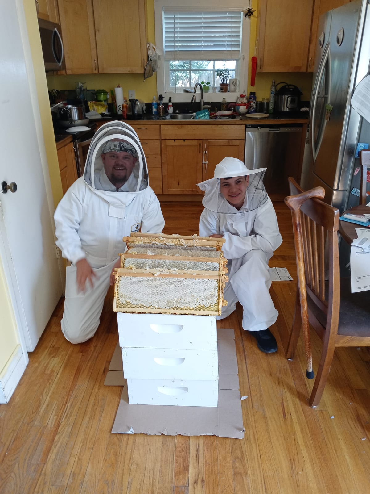 Bee Suit with Fencing Veil and Gloves – Large customer photo 2