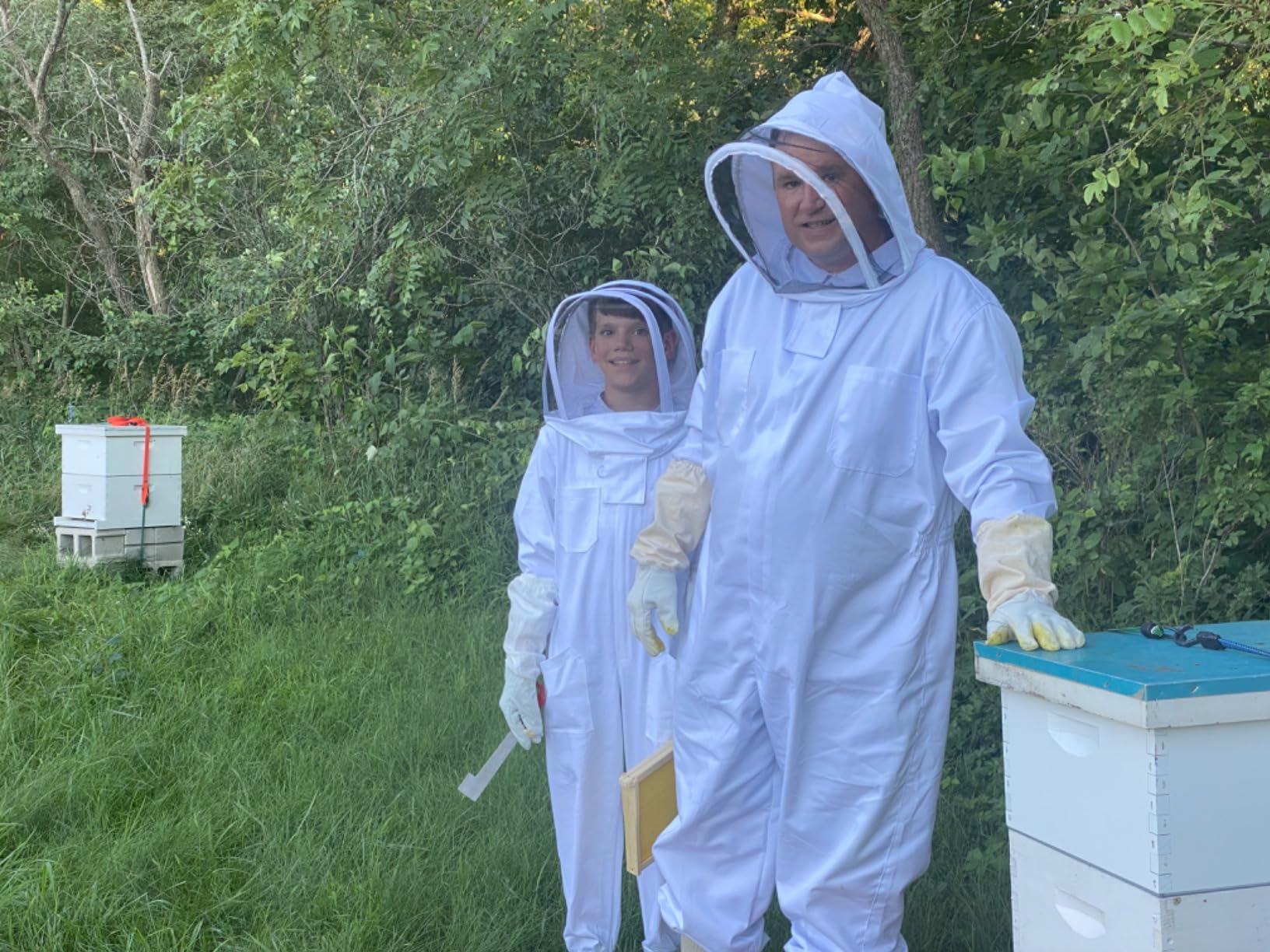 LONGADS Bee Suit for Men, Full Body Beekeeper Suit with Gloves and Veil XL customer photo 1