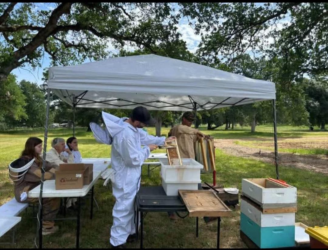 Professional Bee Suits for Men Women Sting Proof with Round Veil, Sting-Proof Full Body Protection Beekeeping Suit with Glove customer photo 2