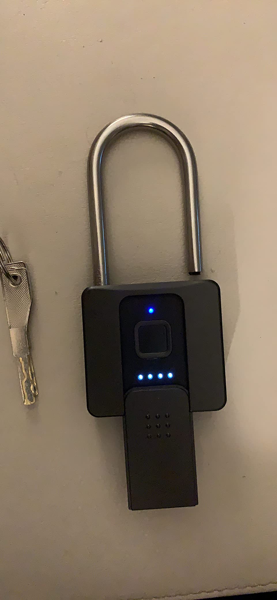 Fingerprint Gate Lock, 2.7'' Long Shackle Heavy Duty Smart Padlock with Key Fingerprint Bluetooth, Waterproof Biometric Keyless Gate Lock for Outdoor Fence Shed Yard Storage Door customer photo 1
