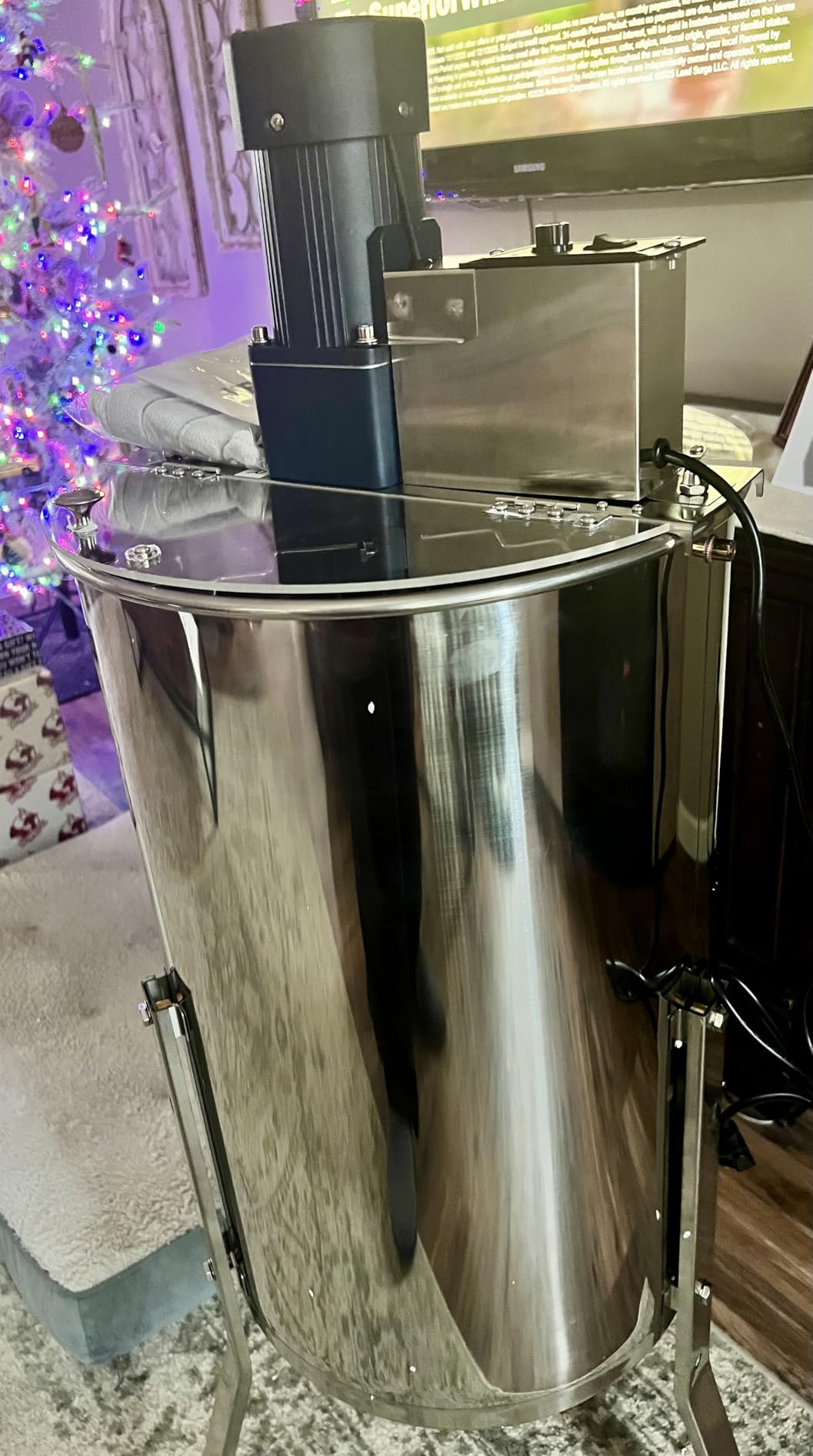 VEVOR 2/4 Frame Electric Honey Extractor with Adjustable Stand customer photo 1