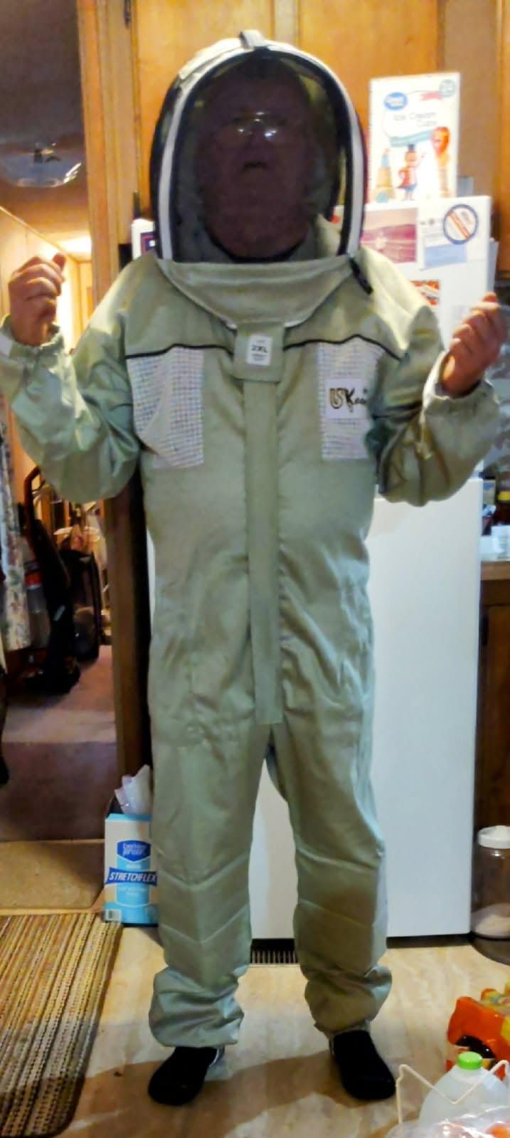 Ultra-Ventilated Polycotton Beekeeping Suit for Men & Women with Gloves & Two Beekeeping Veils-Professional & Beginner Apiarist Suit. (Olive,L) customer photo 2