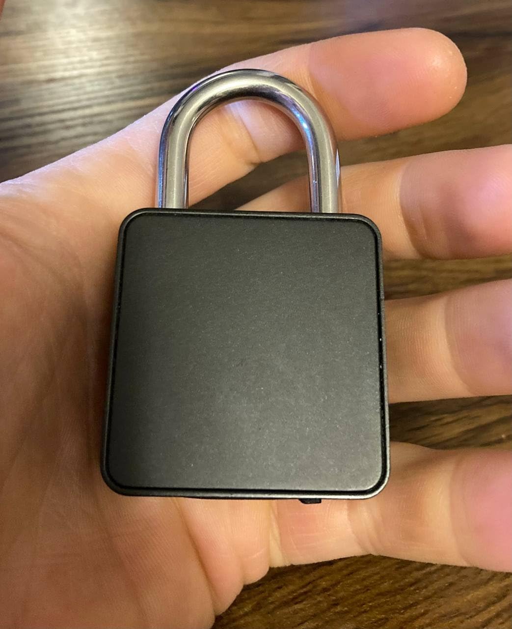 eLinkSmart Fingerprint Gym Locker Lock, Keyless Biometric Padlock, Weatherproof Digital Bluetooth App Smart Combination Pad Lock for Outdoor Fence Gate School Storage Unit Pool Shed - Black customer photo 1