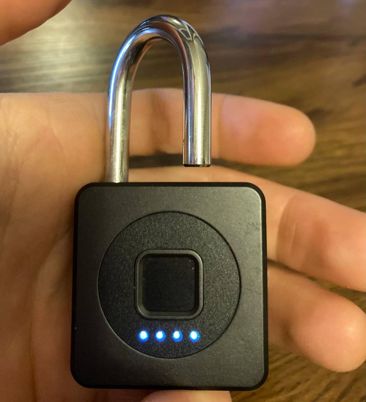 eLinkSmart Fingerprint Gym Locker Lock, Keyless Biometric Padlock, Weatherproof Digital Bluetooth App Smart Combination Pad Lock for Outdoor Fence Gate School Storage Unit Pool Shed - Black customer photo 2