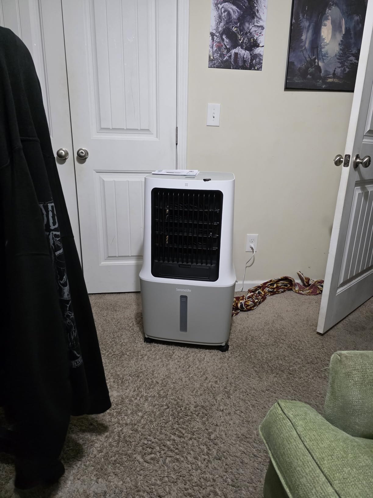 SereneLife Portable Swamp Cooler Air Conditioner - 2500 CFM Airflow, 8 Gallon Water Tank Portable Evaporative Air Cooler for Room & Outdoors, WiFi, Humidifier & Fan Modes, Ice Packs & Remote Included customer photo 1